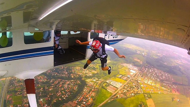 Momento do salto visto de cima. Momento do salto visto de cima.