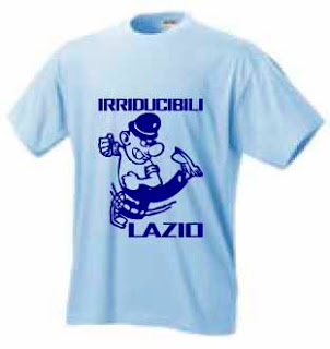 Camiseta vendida com a grife dos Ultras da Lazio: Irriducibilli Camiseta vendida com a grife dos Ultras da Lazio: Irriducibilli