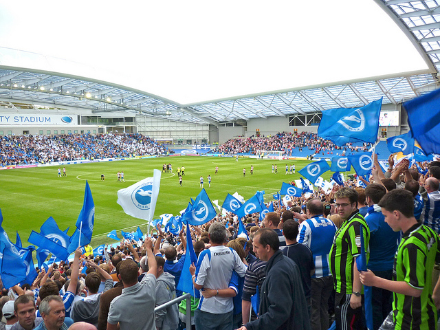 Torcedores do Brighton no Amex Stadium: média de público elevada na Championship