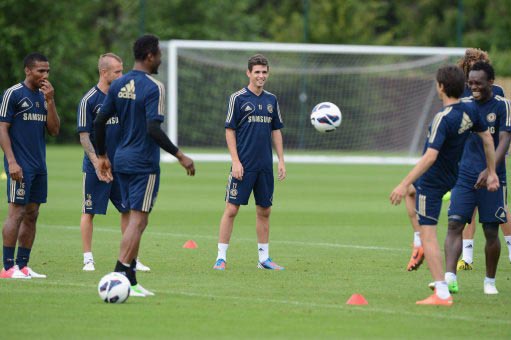 Oscar no aquecimento do Chelsea