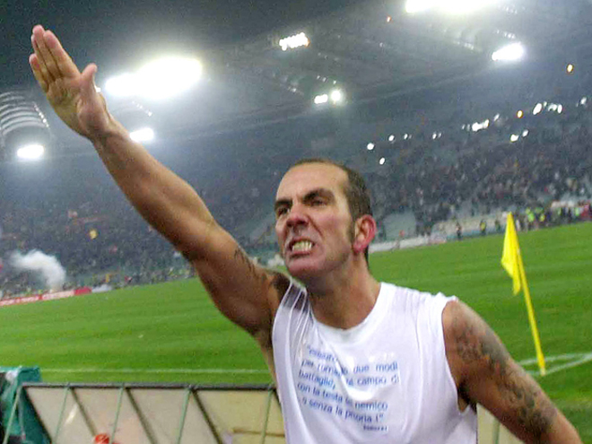 Paolo Di Canio e seu polêmico gesto: ex-integrante do grupo de Ultras da Lazio Paolo Di Canio e seu polêmico gesto: ex-integrante do grupo de Ultras da Lazio