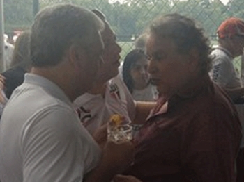 Juvenal Juvêncio, em churrasco com sócios no Morumbi Juvenal Juvêncio, em churrasco com sócios no Morumbi