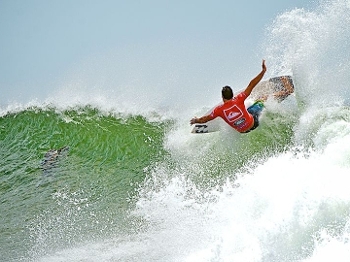Joel Parkinson e a primeira nota 10 do Quiksilver Pro