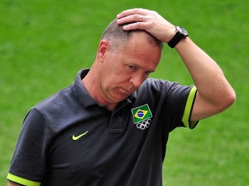 Seleção de Mano Menezes caiu para o 14º lugar no ranking