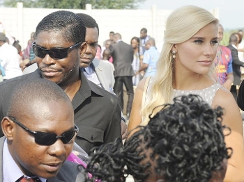 Copa Africana Teodorin Obiang Vice-Presidente Guiné Equatorial Namorada Dinamarquesa Christina Mikkelsen 23/12/14 Copa Africana Teodorin Obiang Vice-Presidente Guiné Equatorial Namorada Dinamarquesa Christina Mikkelsen 23/12/14