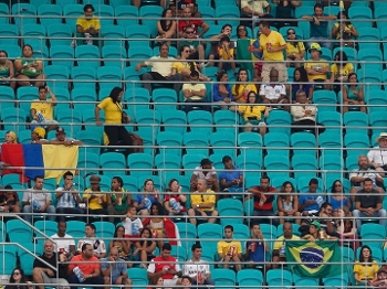 Sobraram lugares vagos na Arena Fonte Nova nesta quarta