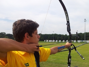 Marcus Vinícius D'Almeida está perto de feito inédito no tiro com arco Marcus Vinícius D'Almeida está perto de feito inédito no tiro com arco