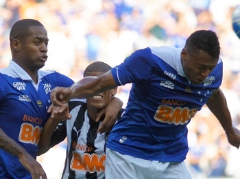 Júlio Baptista durante a decisão