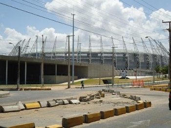 Avenida ao lado do Castelão que deve ser duplicada