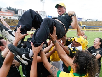 Oswaldo Alvarez Vadao Comemora Titulo Copa America Feminina 28/09/2014 Oswaldo Alvarez Vadao Comemora Titulo Copa America Feminina 28/09/2014