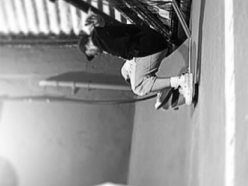 Bob Burnquist postou a foto do amigo andando de skate Bob Burnquist postou a foto do amigo andando de skate