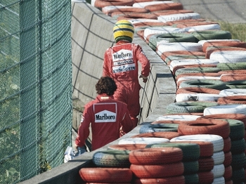 Em 90, Senna jogou o carro em Prost para ser campeão no Japão