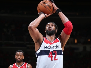 Nenê terminou o jogo com 15 pontos Nenê terminou o jogo com 15 pontos