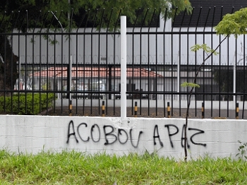 Torcida do Corinthians protestou no Parque São Jorge assim que 'acobou' o jogo contra a Portuguesa Torcida do Corinthians protestou no Parque São Jorge assim que 'acobou' o jogo contra a Portuguesa