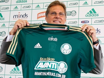 'Em casa' no Palmeiras, Oswaldo rejeita passado corintiano e descarta 'Valdivia-dependência'