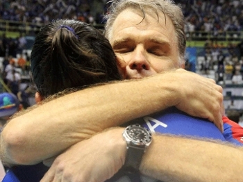 Natália foi campeã da Superliga feminina ao lado de Bernardinho Natália foi campeã da Superliga feminina ao lado de Bernardinho