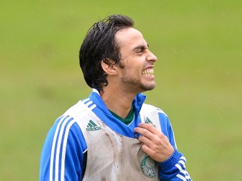 Valdivia esteve em campo durante 50 minutos no jogo-treino contra a Lusa Valdivia esteve em campo durante 50 minutos no jogo-treino contra a Lusa