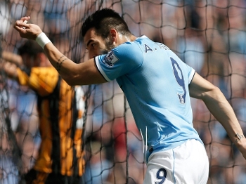 Negredo comemora gol, o primeiro do City na vitória sobre o Hull