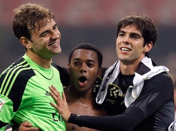 Gabriel com Robinho e Kaká no Milan