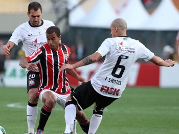 São Paulo e Corinthians terminam com sentimento que poderiam mais