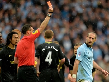 Zabaleta foi expulso no final da partida contra o Wigan
