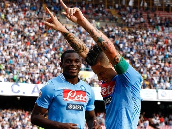 Hamsik também deixou sua marca na goleada sobre o Livorno