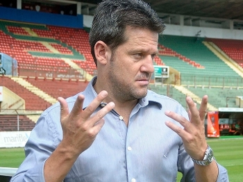 Técnico Argel Fucks foi apresentado oficialmente no comando da Portuguesa nesta terça-feira Técnico Argel Fucks foi apresentado oficialmente no comando da Portuguesa nesta terça-feira