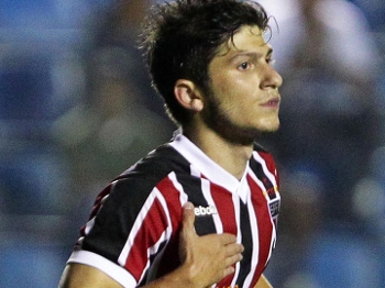 Lucas Farias deve acertar renovação com São Paulo nos próximos dias Lucas Farias deve acertar renovação com São Paulo nos próximos dias