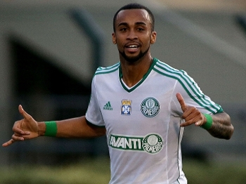 Wesley comemora o segundo gol do Palmeiras no duelo Wesley comemora o segundo gol do Palmeiras no duelo
