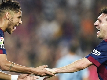 Messi e Neymar comemoram: parceria funcionou mais uma vez Messi e Neymar comemoram: parceria funcionou mais uma vez