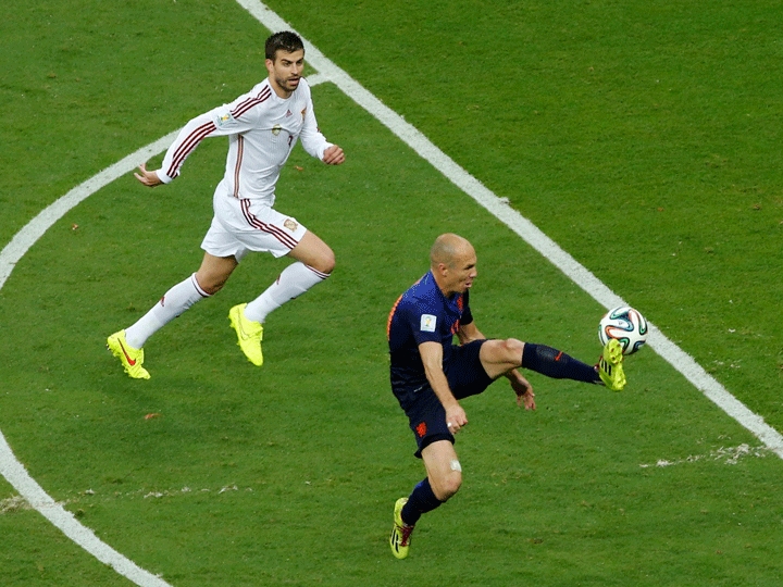 Robben fez grande domínio na jogada que resultou no gol de virada da Holanda