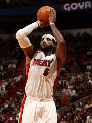 LeBron James anotou 61 pontos contra os Bobcats LeBron James anotou 61 pontos contra os Bobcats