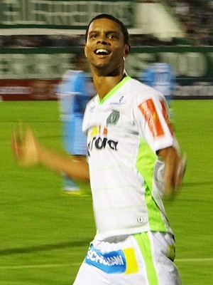 Bruno Rangel comemora após marcar contra o Paysandu Bruno Rangel comemora após marcar contra o Paysandu