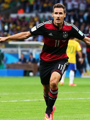 Klose comemora seu 16º gol em Copas do Mundo Klose comemora seu 16º gol em Copas do Mundo