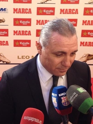 Deem um microfone para Stoichkov, por favor