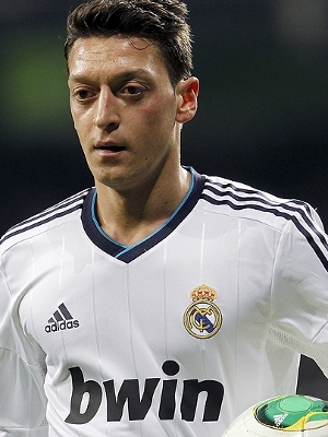 Ozil ganhou o carinho de ex-colegas e de Mourinho