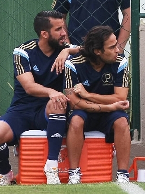 Inspirado em Leão, Dorival resolve problema em 24h e pune Valdivia no Palmeiras