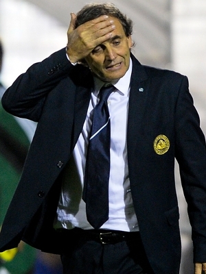 Gianpaolo Mazza, técnico de San Marino, durante jogo contra a Ucrânia, pelas eliminatórias europeias para a Copa do Mundo de 2014 Gianpaolo Mazza, técnico de San Marino, durante jogo contra a Ucrânia, pelas eliminatórias europeias para a Copa do Mundo de 2014