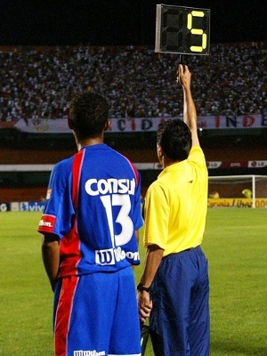 Serginho Substituição Jonas São Caetano São Paulo Campeonato Brasileiro 03/11/2004 Serginho Substituição Jonas São Caetano São Paulo Campeonato Brasileiro 03/11/2004