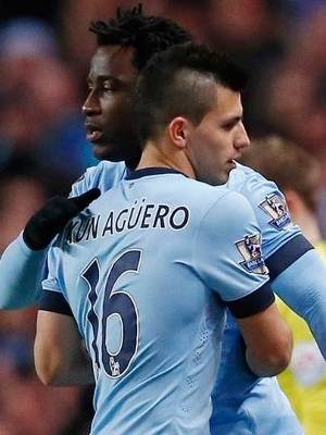 Bony entrou no lugar de Aguero e estrou pelo City Bony entrou no lugar de Aguero e estrou pelo City