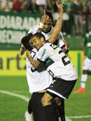Marquinhos Comemora Gol Figueirense Chapecoense Campeonato Brasileiro 10/08/2014 Marquinhos Comemora Gol Figueirense Chapecoense Campeonato Brasileiro 10/08/2014