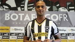 Atacante Tássio em sua apresentação pelo Botafogo, em 9 de janeiro de 2015