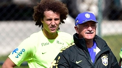 David Luiz e Luiz Felipe Scolari durante treino da seleção brasileira