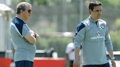 O técnico da Inglaterra, Roy Hodgson, e o auxiliar Gary Neville