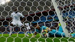 Câmera mostra desespero de Valladares para tentar salvar bola no segundo gol de Benzema