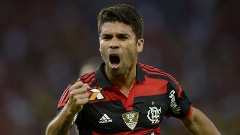 Brasileiro-croata Eduardo da Silva comemora o gol da vitória do Flamengo sobre o Sport