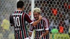 Wagner e Rafael Sobis comemoram o segundo gol tricolor contra o Goiás, no Maracanã