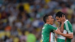 Juninho e Henrique se abraçam: Palmeiras venceu o Botafogo no Maracanã