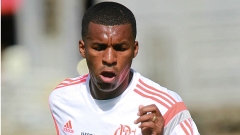 Erazo, zagueiro do Flamengo, durante treinamento no Ninho do Urubu