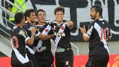 Jogadores do Vasco comemoram o gol de Kléber, que abriu o placar na Arena das Dunas